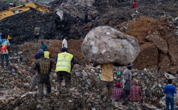 Ouganda: trois responsables démis de leurs fonctions après l'effondrement mortel d'une décharge à Kampala