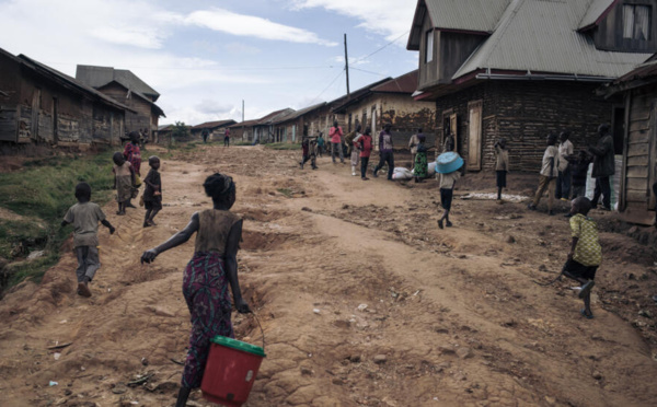 RDC: Human Rights Watch accuse l’armée rwandaise et le M23 d’avoir «bombardé sans discernement» des camps de déplacés