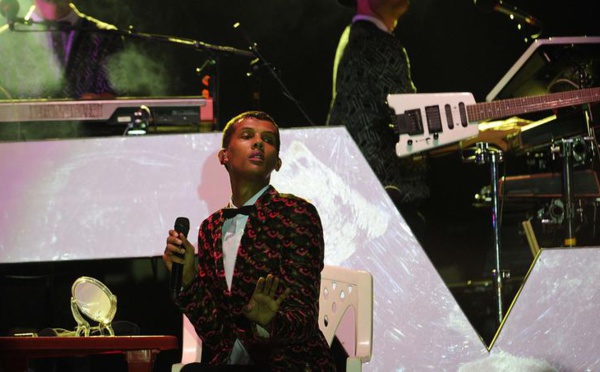 Stromae rend un vibrant hommage à son père en plein concert.