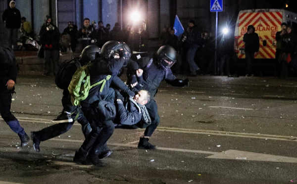 Géorgie: 21 policiers blessés dans les manifestations pro-européennes le 1er décembre