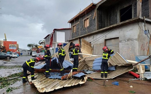 Cyclone: les autorités redoutent des centaines de morts à Mayotte, ravagé