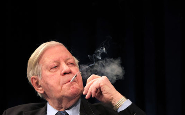 Mort d’Helmut Schmidt, ex-chancelier et artisan de l’amitié franco-allemande