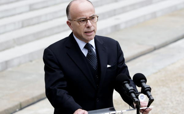 Dérapage de Marine Le Pen sur twitter : Bernard Cazeneuve la signale à la police.