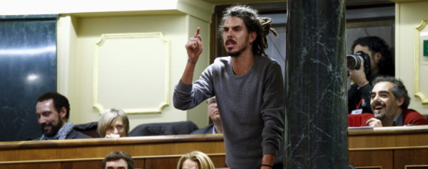 Poux et dreadlocks s'invitent au parlement espagnol après l'élection de ce député Podemos