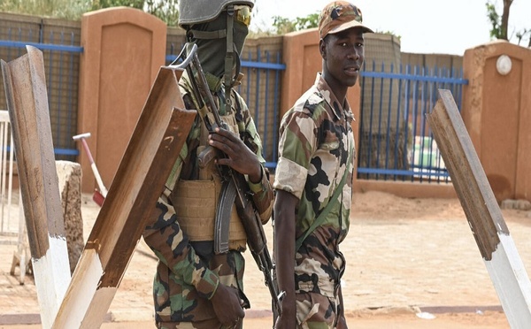 Ouest du Niger: au moins une quarantaine de soldats des forces spéciales tués à Eknewane dans une attaque jihadiste, selon des sources non-officielles et sécuritaires