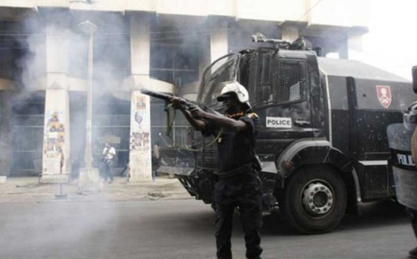 Dernière minute : Khalifa Sall et Cie font face aux lacrymogènes à la Place de l'Indépendance