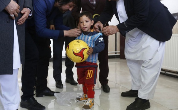Enfin un vrai maillot pour le petit Murtaza