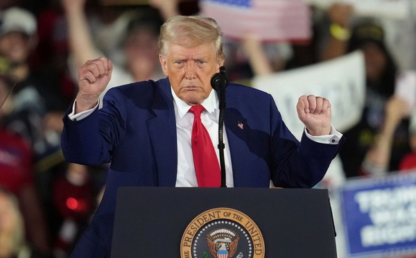 Donald Trump s'offre une parade militaire à Washington pendant que le reste du pays manifeste