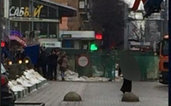 Moscou : une femme arrêtée en pleine rue tenant la tête décapitée d’un enfant
