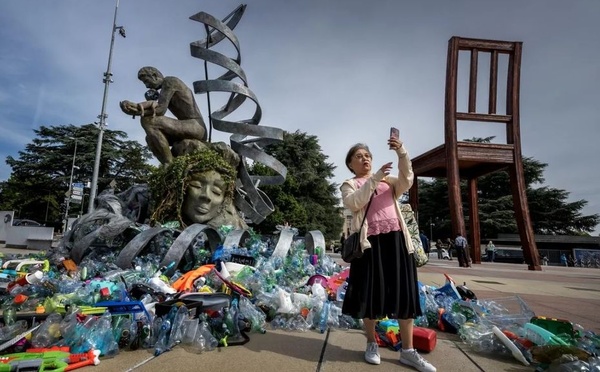 Genève: les négociations pour forger un traité sur la pollution plastique échouent