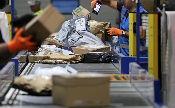 Commerce: une taxe de 3 euros imposée sur tous les petits colis importés dans l'UE à partir du 1er juillet 2026