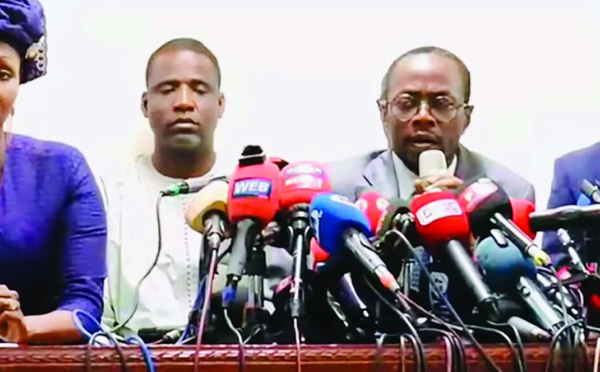 Questions d’actualité : l'opposition parlementaire dénonce des « violations graves »