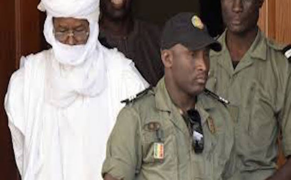 Direct procès Hissène Habré: C'est le tohu bohu devant la salle 4