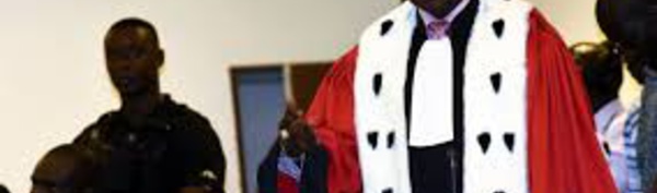 Direct procès Habré : des hôtesses à l'accueil
