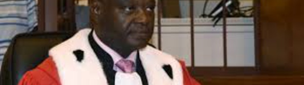 Direct procès Habré : Entrée du Président Jam-Les choses sérieuses vont débuter.