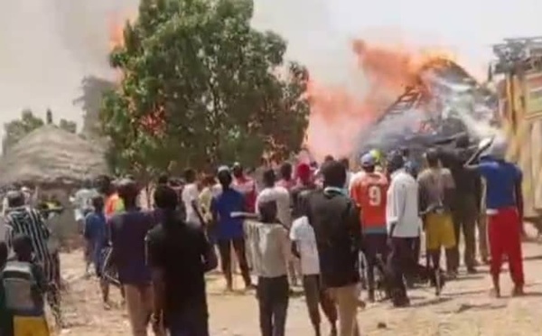Médina Yoro Foulah : un violent incendie réduit une dizaine de cases en cendres à Sourouyel