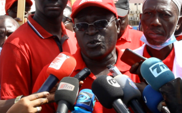 Crise sociale : Le collectif And Gueusseum rejette le « livre blanc » du Gouvernement et fixe un ultimatum au 30 avril