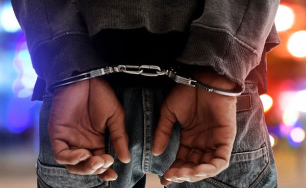 HLM : traité de « voleur », il poignarde son collègue à l’arcade sourcilière