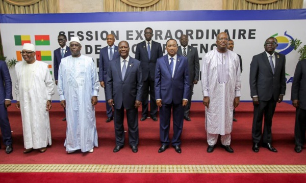 Sommet de l'UEMOA: Macky Sall prône l'alliance "lutte contre le terrorisem-développement"