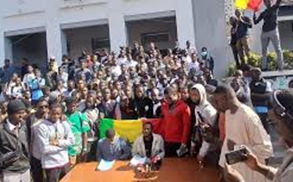 UCAD : des étudiants de la Faculté des sciences et techniques dénoncent le rejet de leurs candidatures en master