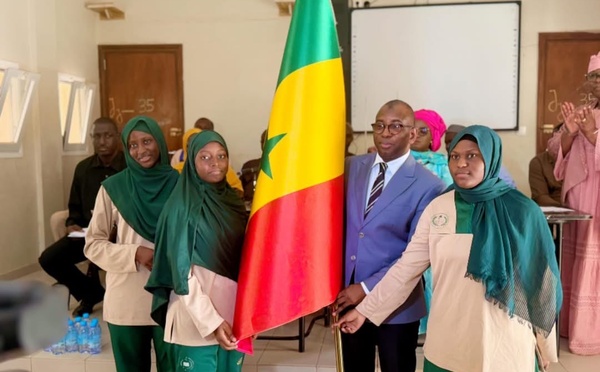 Éducation numérique : Moustapha Guirassy remet le drapeau national aux trois ambassadrices du Sénégal au Gala « Wrocław Code 2.0 »