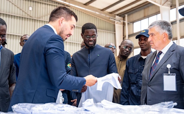 Visite du chef de l'Etat à Diamniadio : Bassirou Diomaye Faye lance les travaux de la gare de Sébikotane et une usine textile
