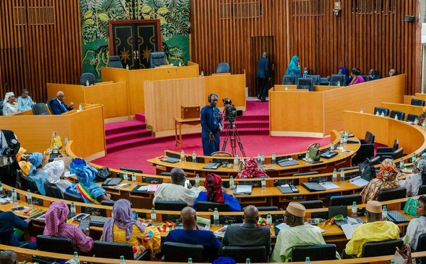 Scandale présumé des 48 milliards : l'Assemblée nationale vote à l'unanimité l'enquête sur « Un étudiant, un ordinateur »