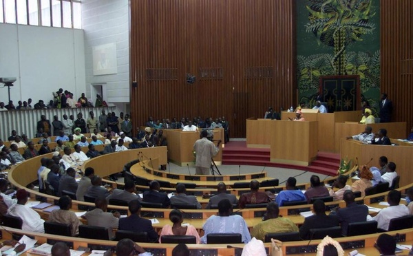 Emprunt de 650 millions d'euros et scandale de la dette : le groupe Takku Wallu Sénégal fait adopter une enquête à l'unanimité