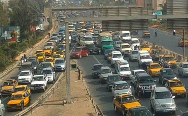 Départ pour le Gamou : trafic difficile sur l’axe Dakar-AIBD