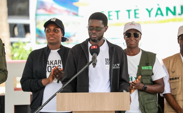 Opération d'embellissement du stade LSS : le Président Diomaye félicite les jeunes et invite les maires à faire du cadre de vie une priorité