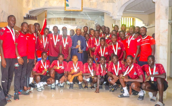 La Gambie remporte l’UFOA-A U17 : les Baby Scorpions reçus par l’ambassadeur Hadrammeh Sidibeh