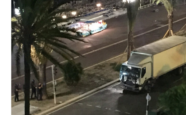 Attaque à Nice: un camion fonce dans la foule - 73 morts, 130 blessés