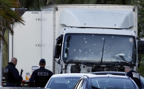 Attentat à Nice : le bilan s’alourdit au moins 84 morts à Nice, le chauffeur du camion identifié