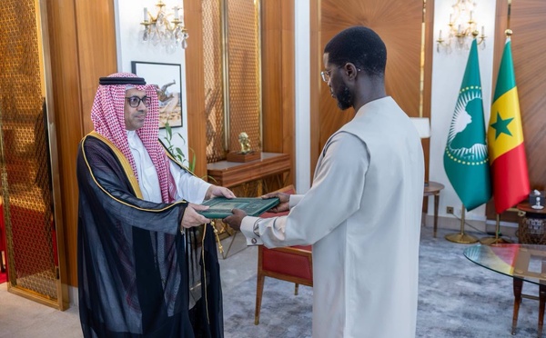 Palais : six nouveaux ambassadeurs présentent leurs lettres de créance à Bassirou Diomaye Faye