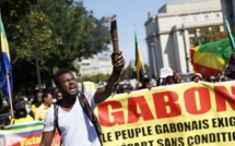 A Paris, des centaines de Gabonais réclament le départ d'Ali Bongo