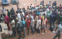 Le collectif de migrants «Mains propres» occupe le consulat du Mali à Parisa