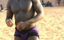 VIDEO Lutte Balla Bèye 2 contre Lac de Guiers 2: chute controversée de "Baboy"