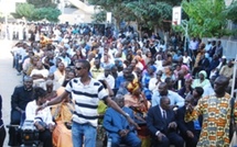 Chrétiens et forces de l'ordre s'affrontent devant la cathédrale