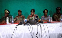 Mugabe en «contact» avec son vice-président, selon l'armée