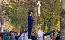 Iran : Une trentaine de femmes arrêtées pour avoir ôté leur voile en public