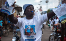 ​Présidentielle Sierra Leone: le SLPP (opposition) légèrement en tête sur les trois quarts des bulletins de vote dépouillés.