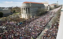 Près d'un demi million d'américains dans les rues de Washington pour marcher contre les armes