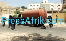 UCAD - Les policiers reprennent le camion des étudiants