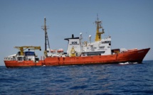 ​Un navire italien avec 66 migrants à son bord interdit d'accoster en Italie