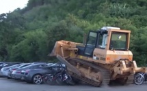 Le Président philippin fait détruire 68 véhicules de luxe