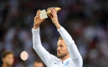 Le meilleur buteur de la Coupe du Monde, Harry Kane a reçu le Soulier d'Or adidas