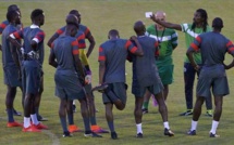 Trop de buts encaissés par les "Lions" : Aliou Cissé disculpe la défense et pointe du doigt son système