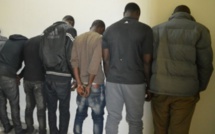 Les 15 malfrats arrêtés par la police présentés avec 20 kilos de drogue, des machettes et...