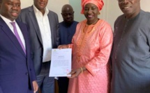 Présidentielle 2019: Mimi Touré a déposé la lettre de candidature de Macky au Conseil constitutionnel