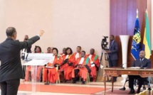 Le gouvernement gabonais prête serment devant Ali Bongo 